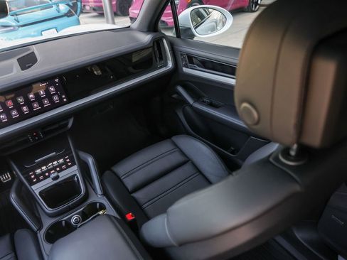 Certified 2024 Porsche Cayenne S image 35