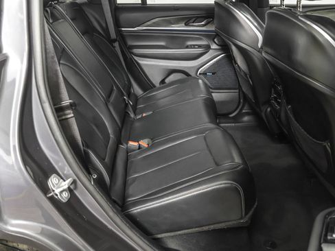 Used 2022 Jeep Grand Cherokee Overland w/ Luxury Tech Group IV AWD/4WD image 46