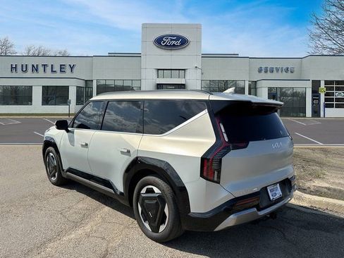 Used 2024 Kia EV9 Land image 6