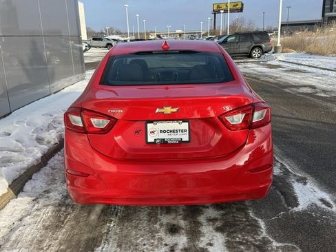Used 2018 Chevrolet Cruze LT image 38