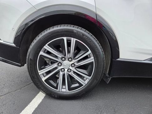 Used 2024 Cadillac Lyriq Luxury AWD/4WD image 6