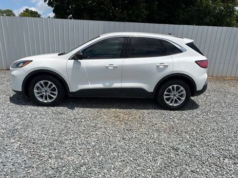 Used 2022 Ford Escape SE w/ Convenience Package FWD image 3