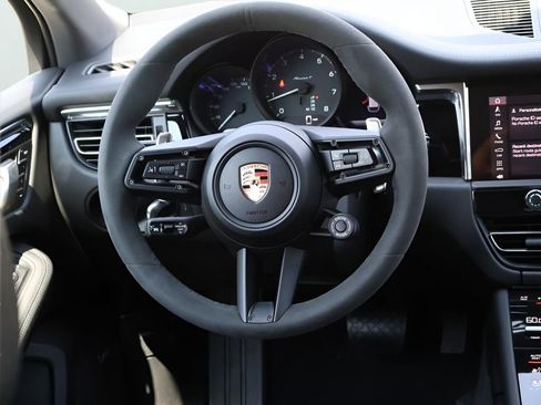 Certified 2025 Porsche Macan AWD/4WD image 20