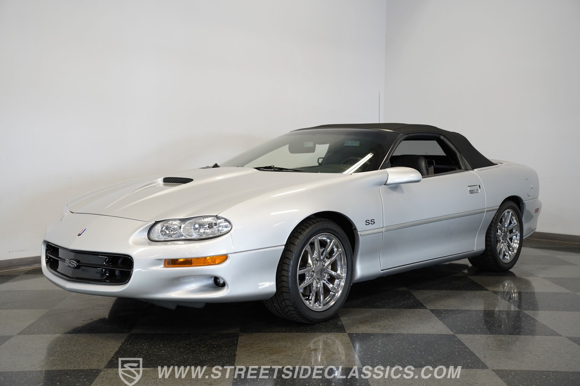 Used 2002 Chevrolet Camaro Z28 w/ SS Performance/Appearance Pkg RWD image 8