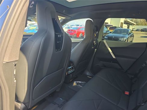 Used 2023 BMW iX xDrive50 w/ Premium Package image 11
