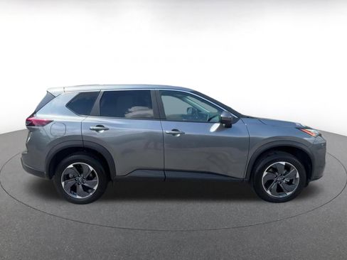 Used 2025 Nissan Rogue SV FWD image 16