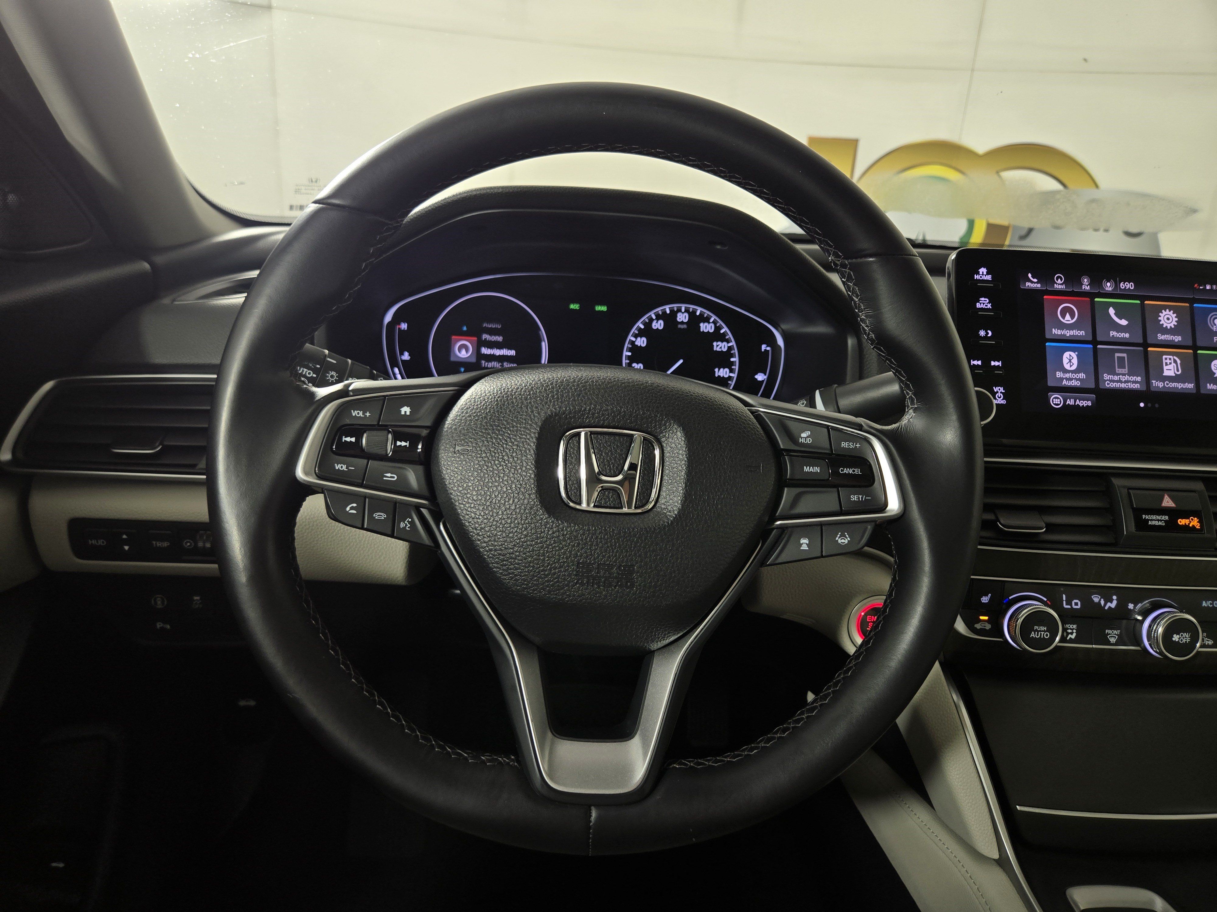 Used 2018 Honda Accord Touring image 14