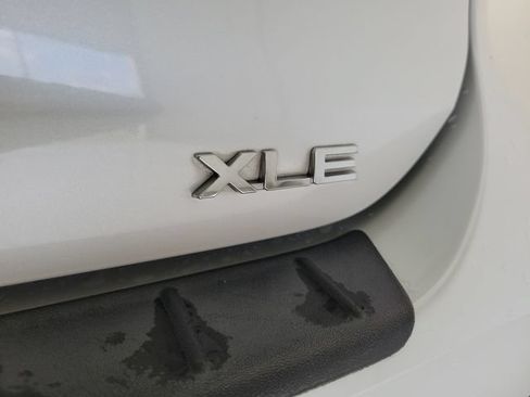 Used 2023 Toyota Highlander XLE FWD image 9