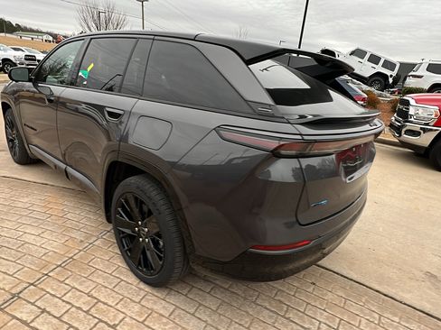 Used 2024 Jeep Wagoneer Launch Edition image 10