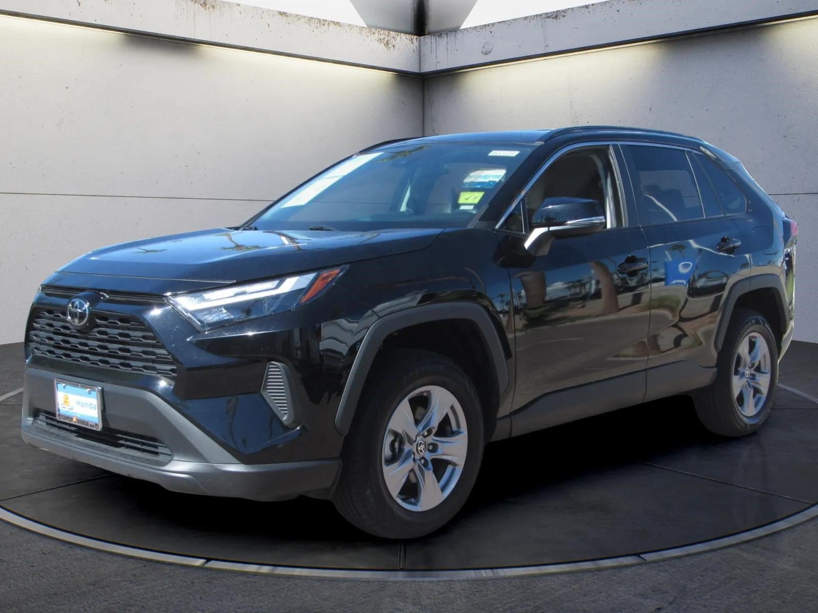 Used 2025 Toyota RAV4 XLE FWD image 1