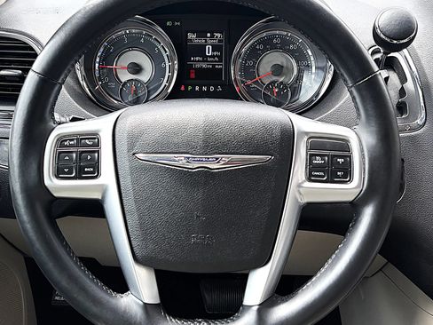 Used 2013 Chrysler Town & Country Touring-L w/ Driver Convenience Group FWD image 13