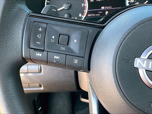 Used 2023 Nissan Rogue SV image 9