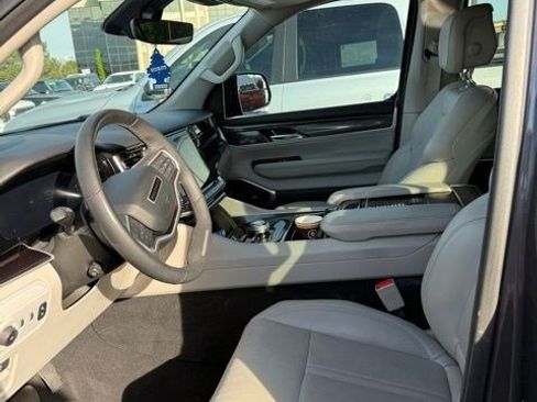 Used 2023 Jeep Wagoneer 4WD image 7
