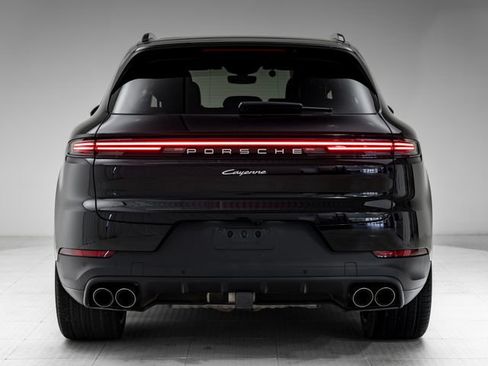 Certified 2026 Porsche Cayenne AWD/4WD image 35