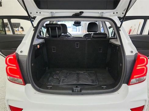 Used 2018 Chevrolet Trax LT w/ LT Convenience Package FWD image 19