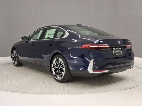New 2027 BMW i5 eDrive40 RWD image 3