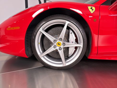 Used 2012 Ferrari 458 Spider RWD image 4