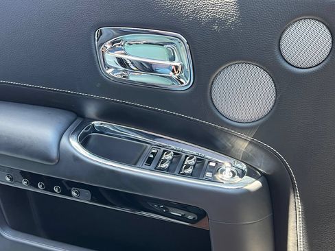 Used 2017 Rolls-Royce Ghost RWD image 33