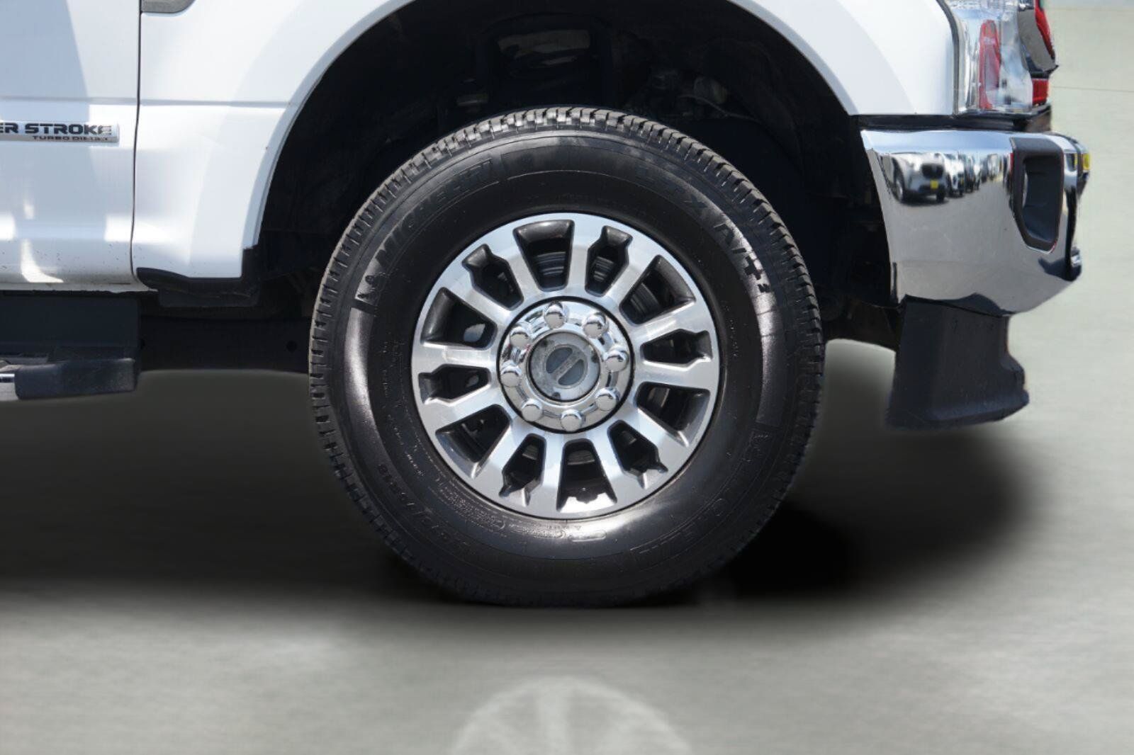 Used 2021 Ford F350 Lariat w/ Lariat Value Package AWD/4WD image 4