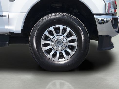 Used 2021 Ford F350 Lariat w/ Lariat Value Package AWD/4WD image 4
