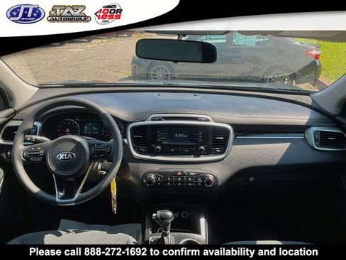 Used 2017 Kia Sorento LX image 15