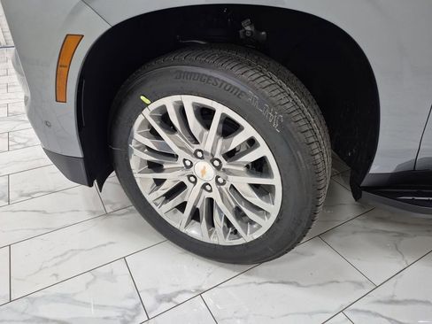 New 2026 Chevrolet Suburban LT image 34