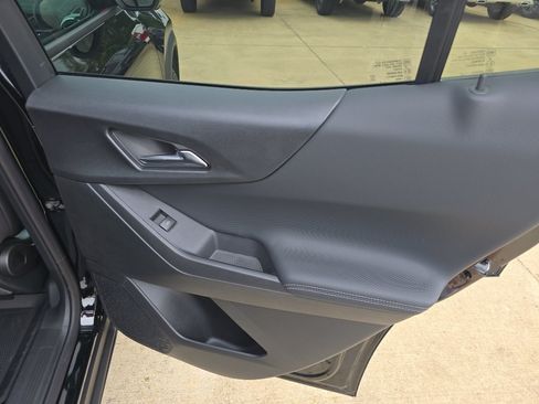 Used 2026 Chevrolet Equinox LT w/ Safety and Technology Package FWD image 17