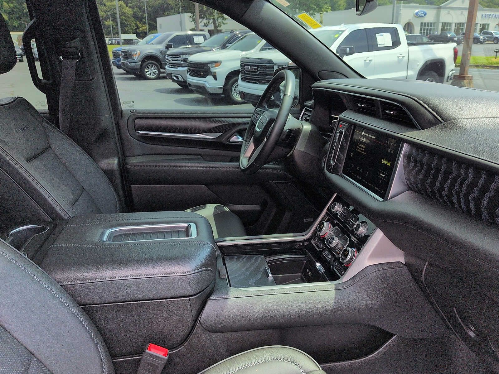 Used 2023 GMC Yukon XL Denali AWD/4WD image 10