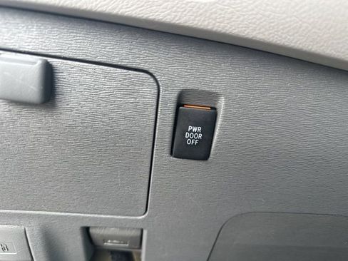 Used 2017 Toyota Sienna LE image 24