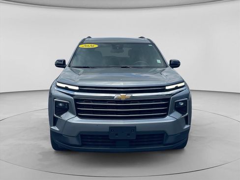 Used 2026 Chevrolet Traverse LT AWD/4WD image 2