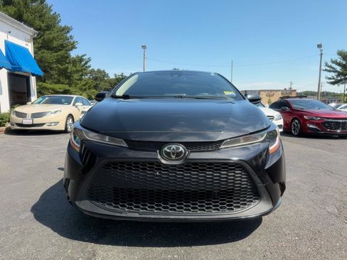 Used 2020 Toyota Corolla LE FWD image 2