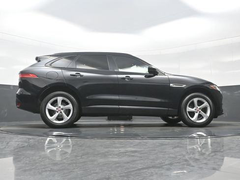 Used 2017 Jaguar F-PACE Premium image 35