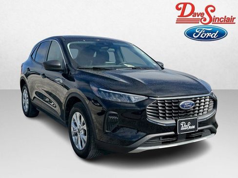 Used 2023 Ford Escape Active w/ Cold Weather Package image 4