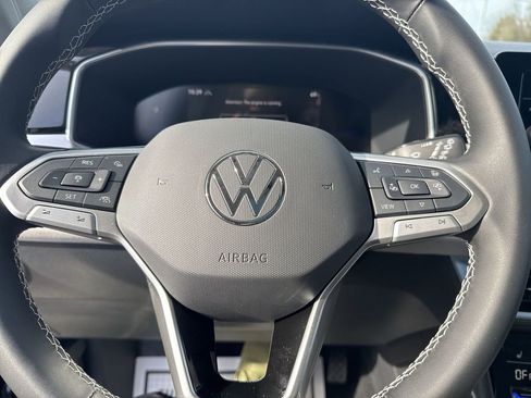 New 2025 Volkswagen Taos SE image 18