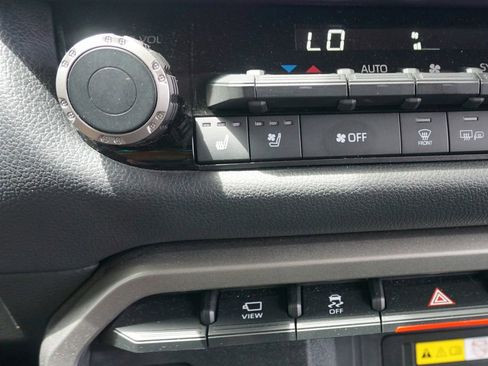 Used 2023 Toyota Tundra Limited AWD/4WD image 15