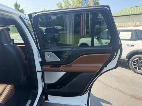 Used 2021 Lincoln Aviator Reserve w/ Equipment Group 208A AWD/4WD image 29