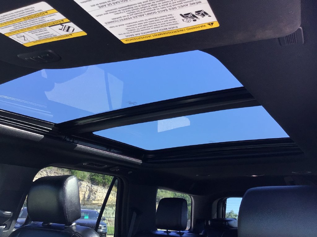 Used 2020 Ford Expedition XLT w/ Equipment Group 202A AWD/4WD image 22