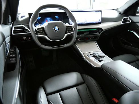 Used 2025 BMW 330i xDrive Sedan image 4