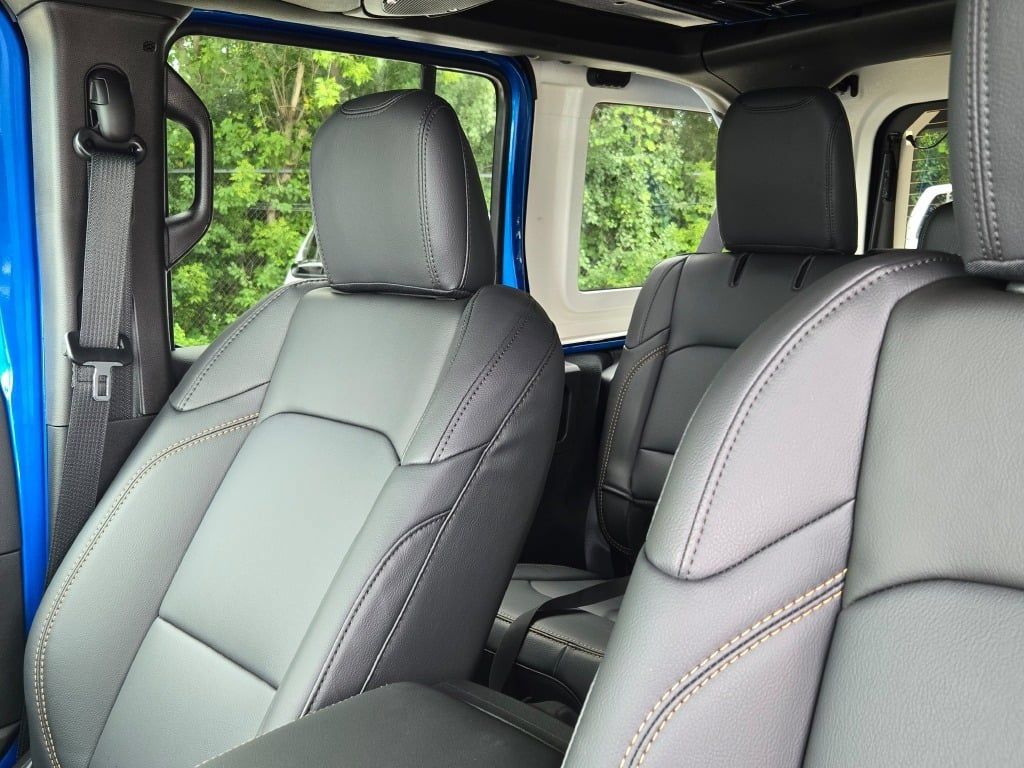 New 2026 Jeep Wrangler Unlimited Sahara AWD/4WD image 32
