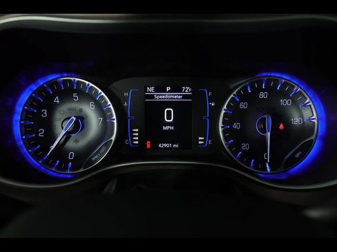 Used 2023 Chrysler Voyager LX FWD image 25