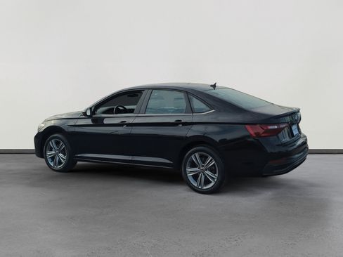 Certified 2024 Volkswagen Jetta SE image 3