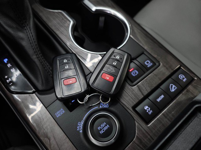 Used 2021 Toyota Highlander Limited AWD/4WD image 46
