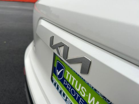 Used 2023 Kia Niro EX image 32