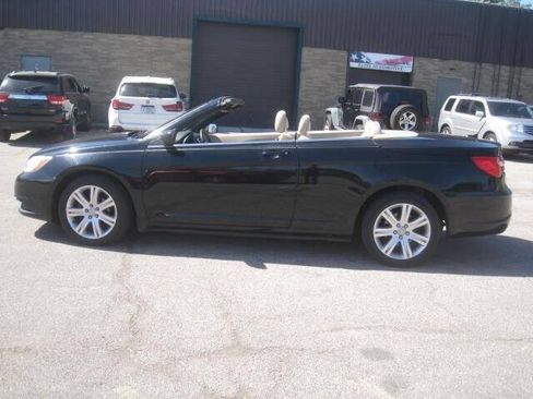 Used 2012 Chrysler 200 Touring FWD image 11