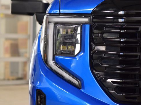 Used 2022 GMC Sierra 1500 Elevation w/ Elevation Premium Package AWD/4WD image 11