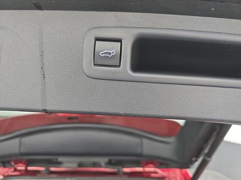 Used 2021 Toyota Highlander XLE image 47