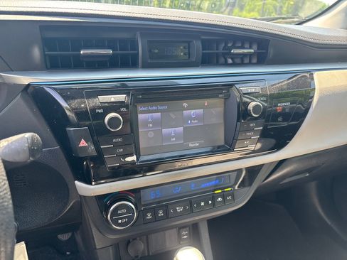 Used 2016 Toyota Corolla LE FWD image 12