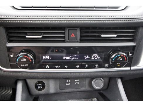 Used 2024 Nissan Rogue SV w/ SV Premium Package image 27