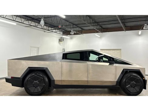 Used 2025 Tesla Cybertruck Cyberbeast AWD/4WD image 9