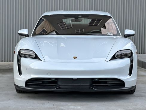 Used 2022 Porsche Taycan image 11